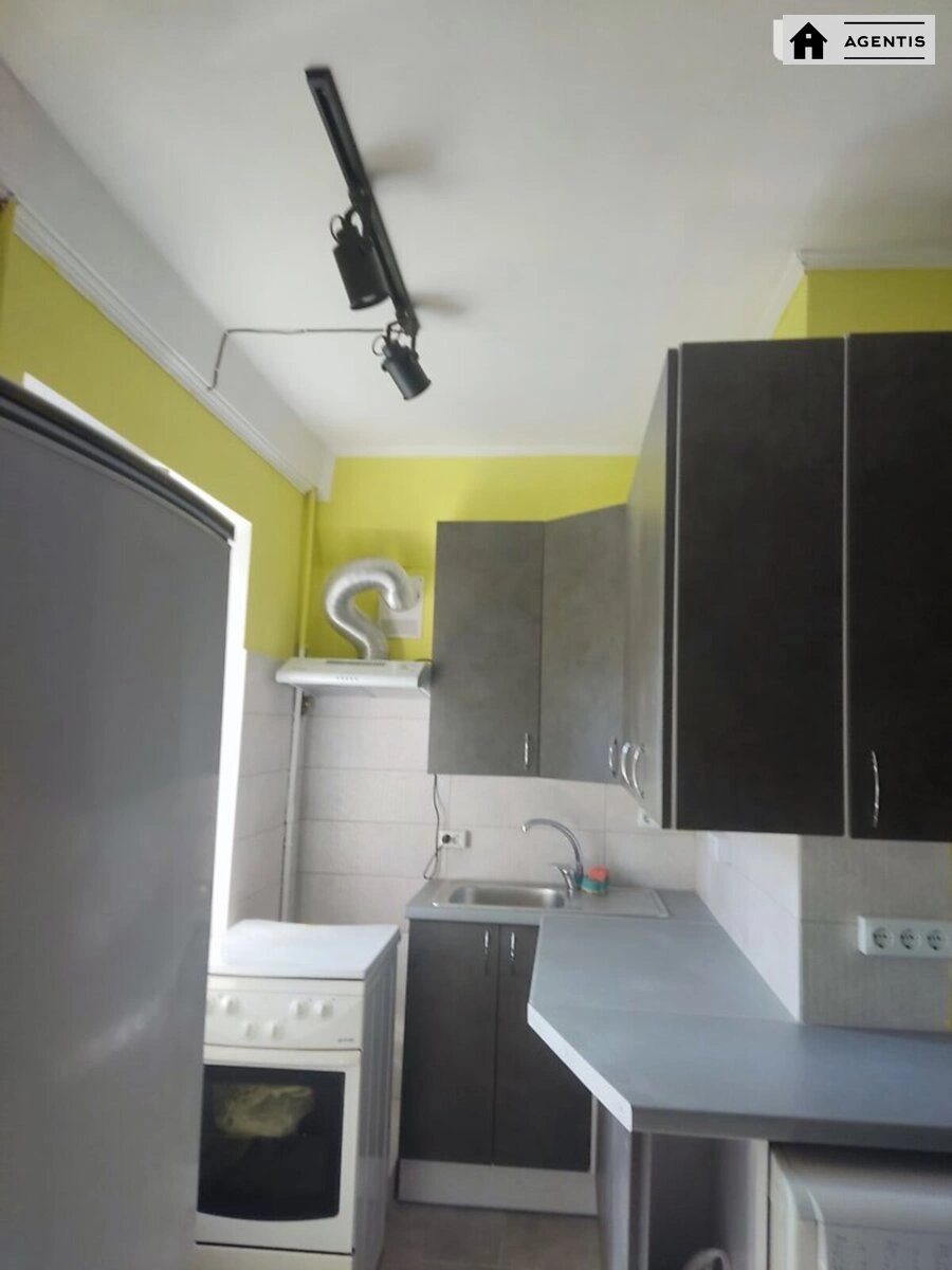 Сдам квартиру 1 комната, 24 m², 5 эт./9 этажей. 13, Жуля Верна бульв. (Ромена Роллана), Киев. 