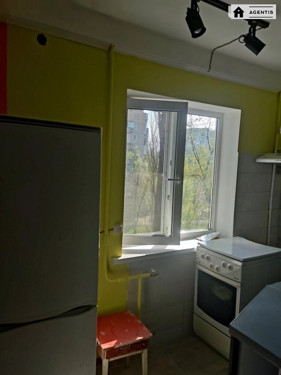 Здам квартиру 1 кімната, 24 m², 5 пов./9 поверхів. 13, Жуля Верна бульв. (Ромена Роллана), Київ. 