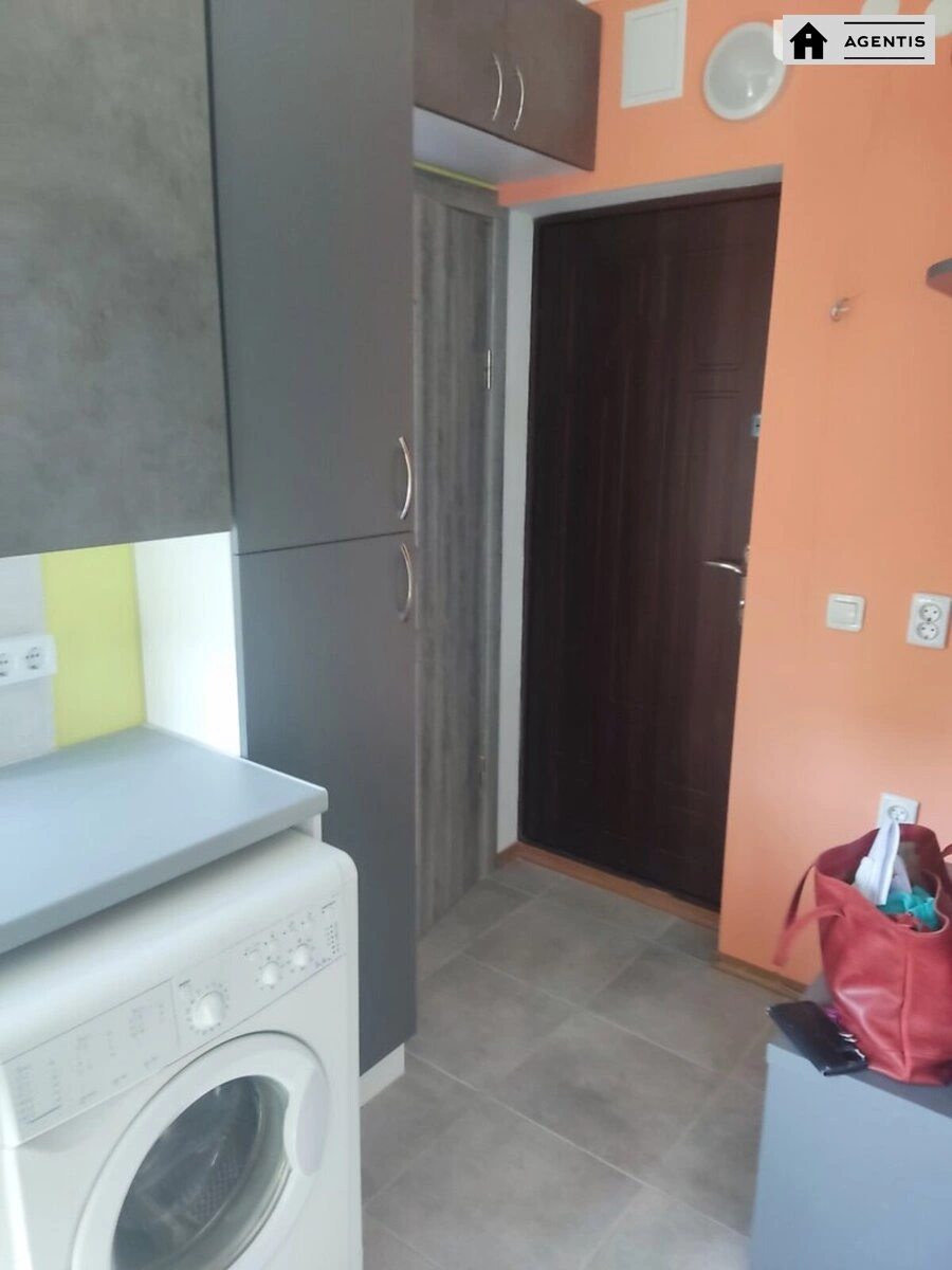 Сдам квартиру 1 комната, 24 m², 5 эт./9 этажей. 13, Жуля Верна бульв. (Ромена Роллана), Киев. 