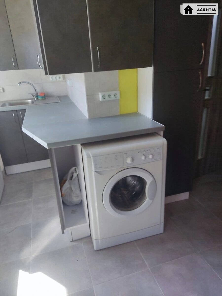 Здам квартиру 1 кімната, 24 m², 5 пов./9 поверхів. 13, Жуля Верна бульв. (Ромена Роллана), Київ. 