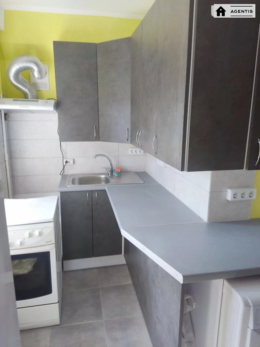 Сдам квартиру 1 комната, 24 m², 5 эт./9 этажей. 13, Жуля Верна бульв. (Ромена Роллана), Киев. 