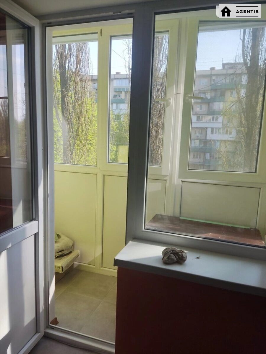 Apartment for rent 1 room, 24 m², 5th fl./9 floors. 13, Zhulya Verna bulv. Romena Rollana, Kyiv. 