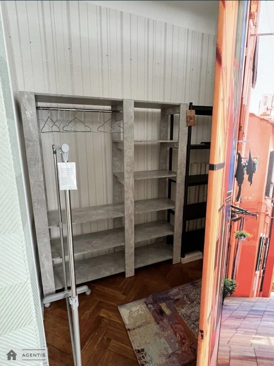 Сдам квартиру 1 комната, 37 m², 2 эт./5 этажей. 37, Джона Маккейна вул. (Івана Кудрі), Киев. 