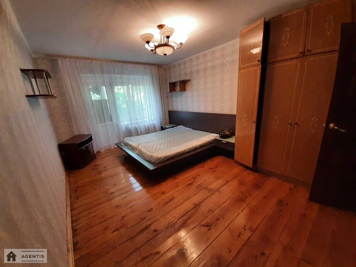 Apartment for rent 3 rooms, 86 m², 1st fl./10 floors. Holosiyivskyy rayon, Kyiv. 