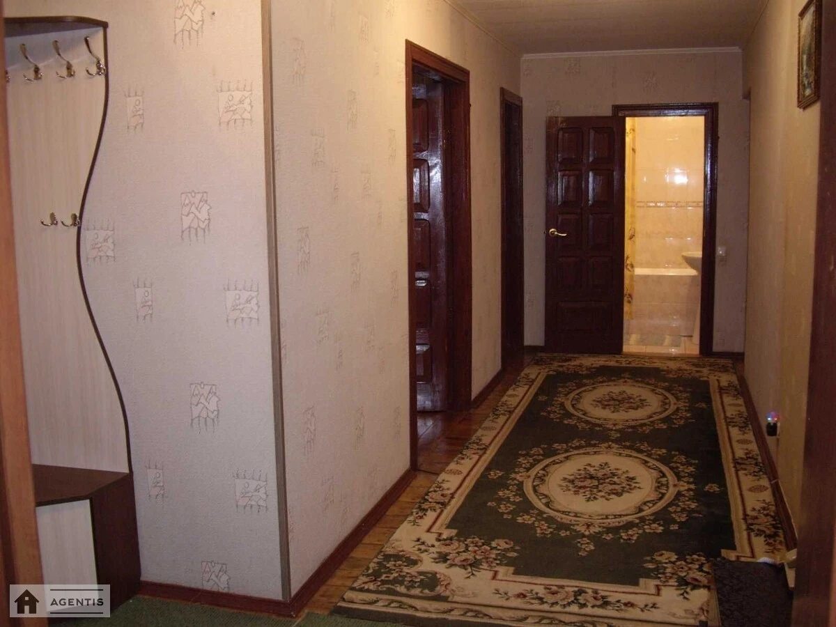 Apartment for rent 3 rooms, 86 m², 1st fl./10 floors. Holosiyivskyy rayon, Kyiv. 