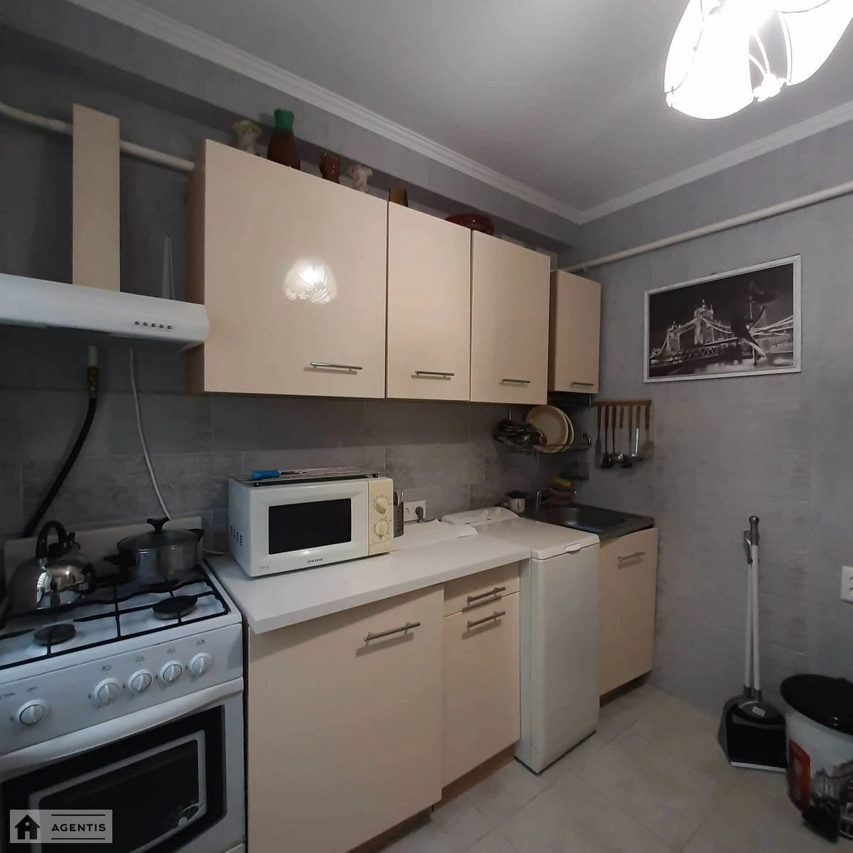 Здам квартиру 2 кімнати, 46 m², 1 пов./9 поверхів. 7, Шолом-Алейхема 7, Київ. 