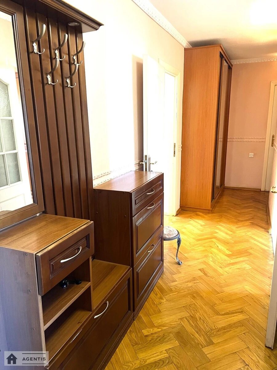 Здам квартиру 2 кімнати, 69 m², 6 пов./9 поверхів. Феодосійська, Київ. 