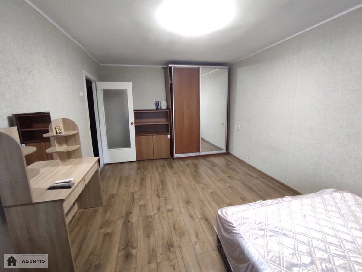 Здам квартиру 1 кімната, 32 m², 8 пов./9 поверхів. 7, Академіка Доброхотова вул., Київ. 