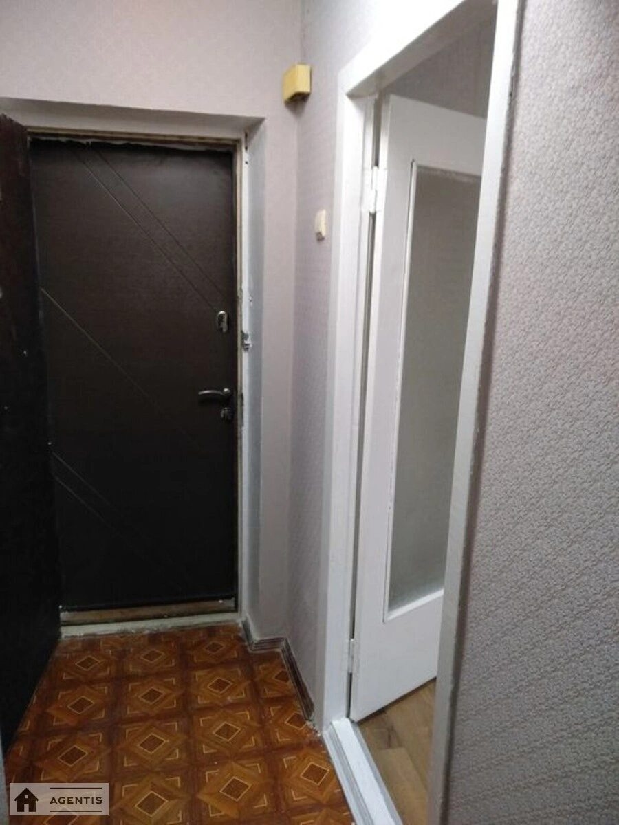 Здам квартиру 1 кімната, 32 m², 8 пов./9 поверхів. 7, Академіка Доброхотова вул., Київ. 