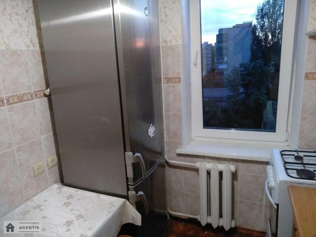 Здам квартиру 1 кімната, 32 m², 8 пов./9 поверхів. 7, Академіка Доброхотова вул., Київ. 