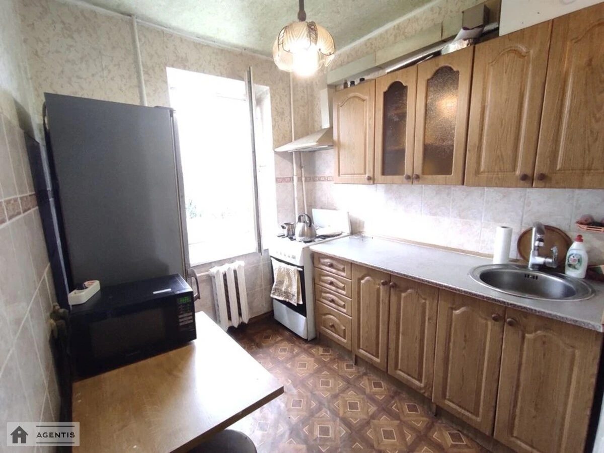 Здам квартиру 1 кімната, 32 m², 8 пов./9 поверхів. 7, Академіка Доброхотова вул., Київ. 