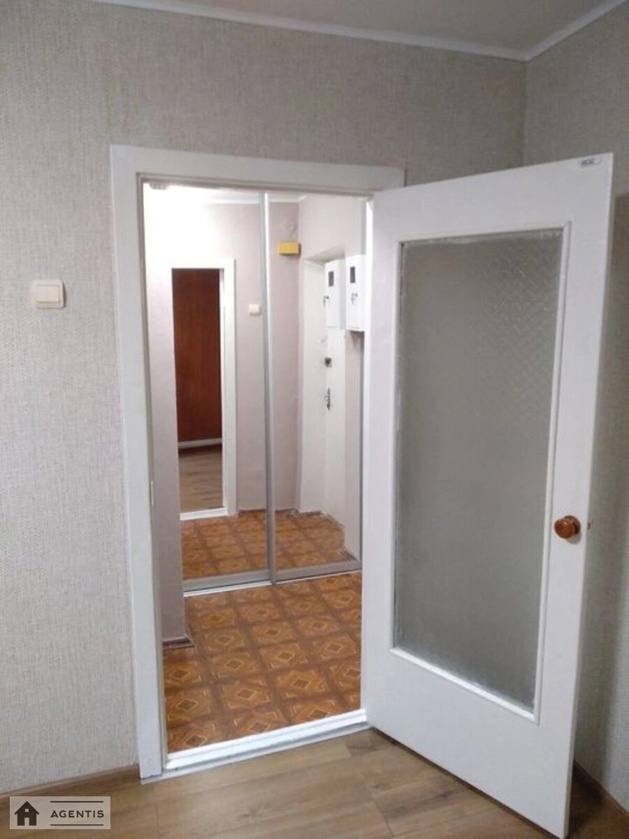 Здам квартиру 1 кімната, 32 m², 8 пов./9 поверхів. 7, Академіка Доброхотова вул., Київ. 