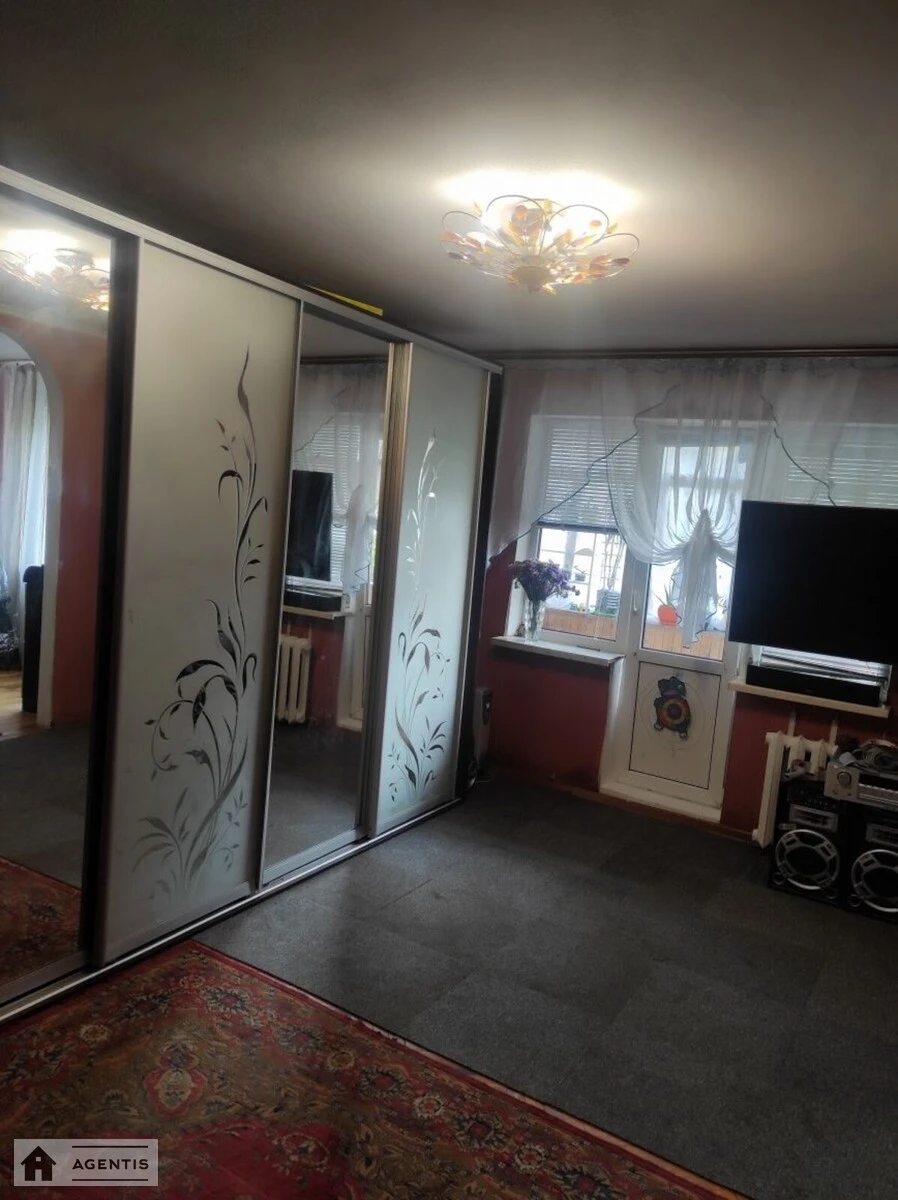 Apartment for rent 3 rooms, 58 m², 2nd fl./5 floors. 14, Mykhayla Dontsya vul., Kyiv. 