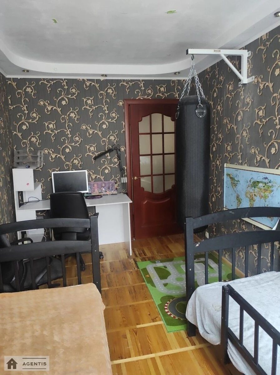 Apartment for rent 3 rooms, 58 m², 2nd fl./5 floors. 14, Mykhayla Dontsya vul., Kyiv. 