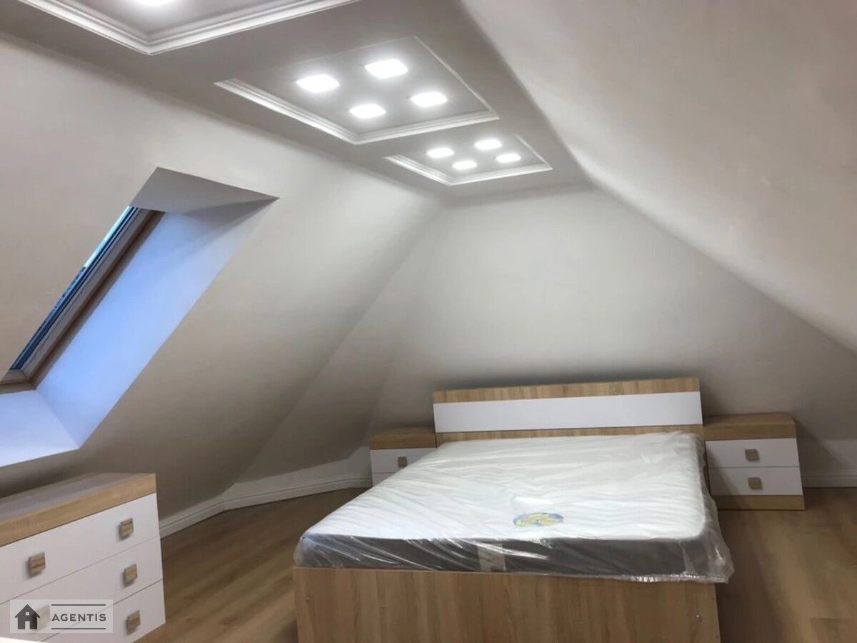 Здам квартиру 1 кімната, 65 m², 2 пов./3 поверхи. Івана Сірка вул., Київ. 