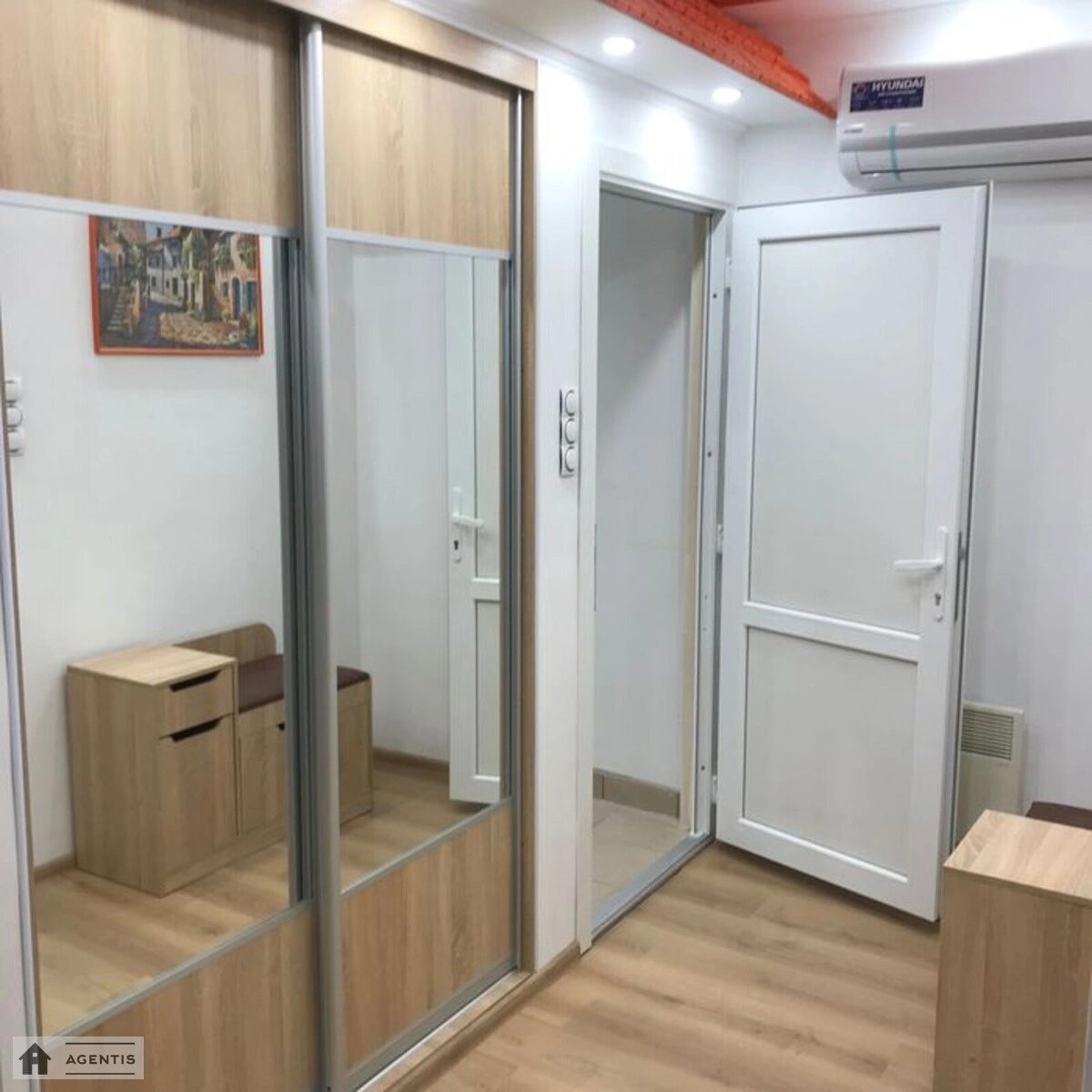 Здам квартиру 1 кімната, 65 m², 2 пов./3 поверхи. Івана Сірка вул., Київ. 