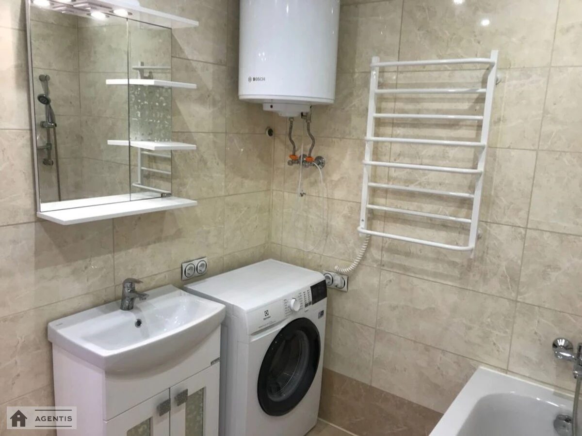 Здам квартиру 1 кімната, 65 m², 2 пов./3 поверхи. Івана Сірка вул., Київ. 