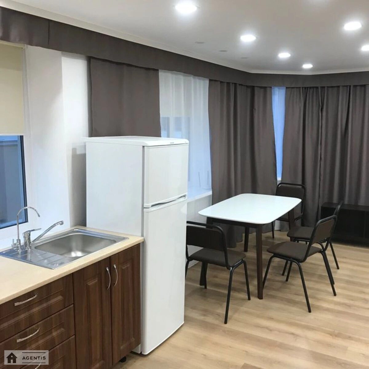 Apartment for rent 1 room, 65 m², 2nd fl./3 floors. Ivana Sirka vul., Kyiv. 