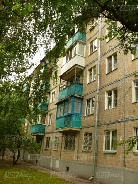 Apartments for sale. 3 rooms, 59 m², 2nd floor/5 floors. 31, Geroyiv Sevastopolya 31, Kyiv. 