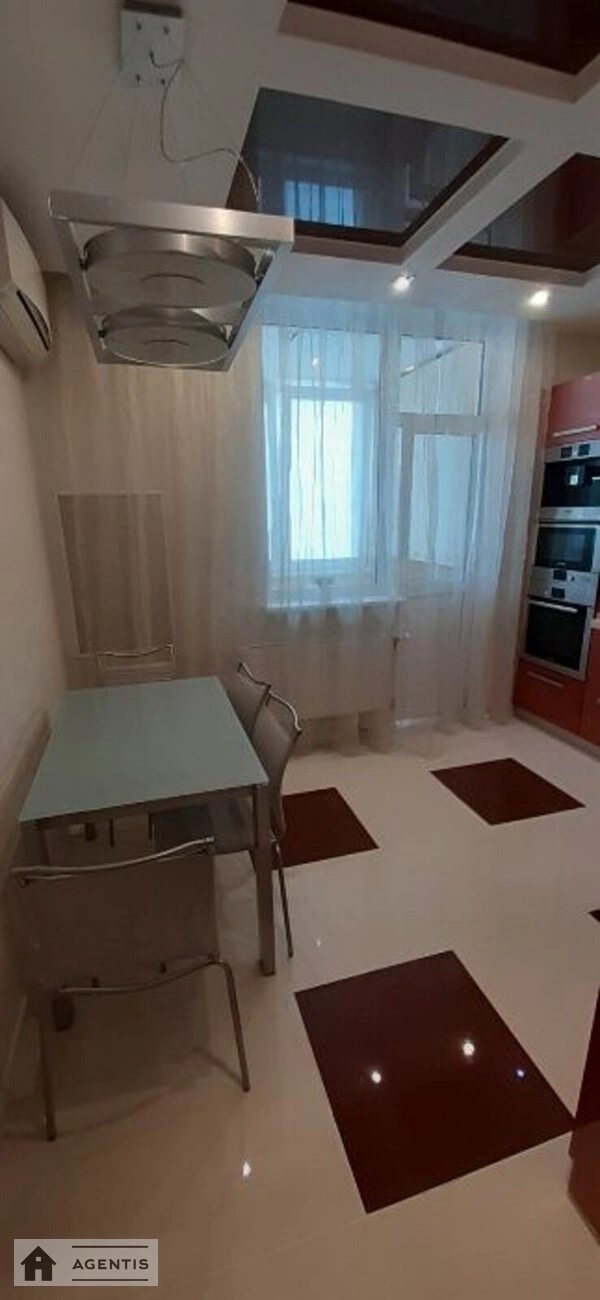 Сдам квартиру 2 комнаты, 75 m², 11 эт./24 этажа. 11, Єлизавети Чавдар вул., Киев. 