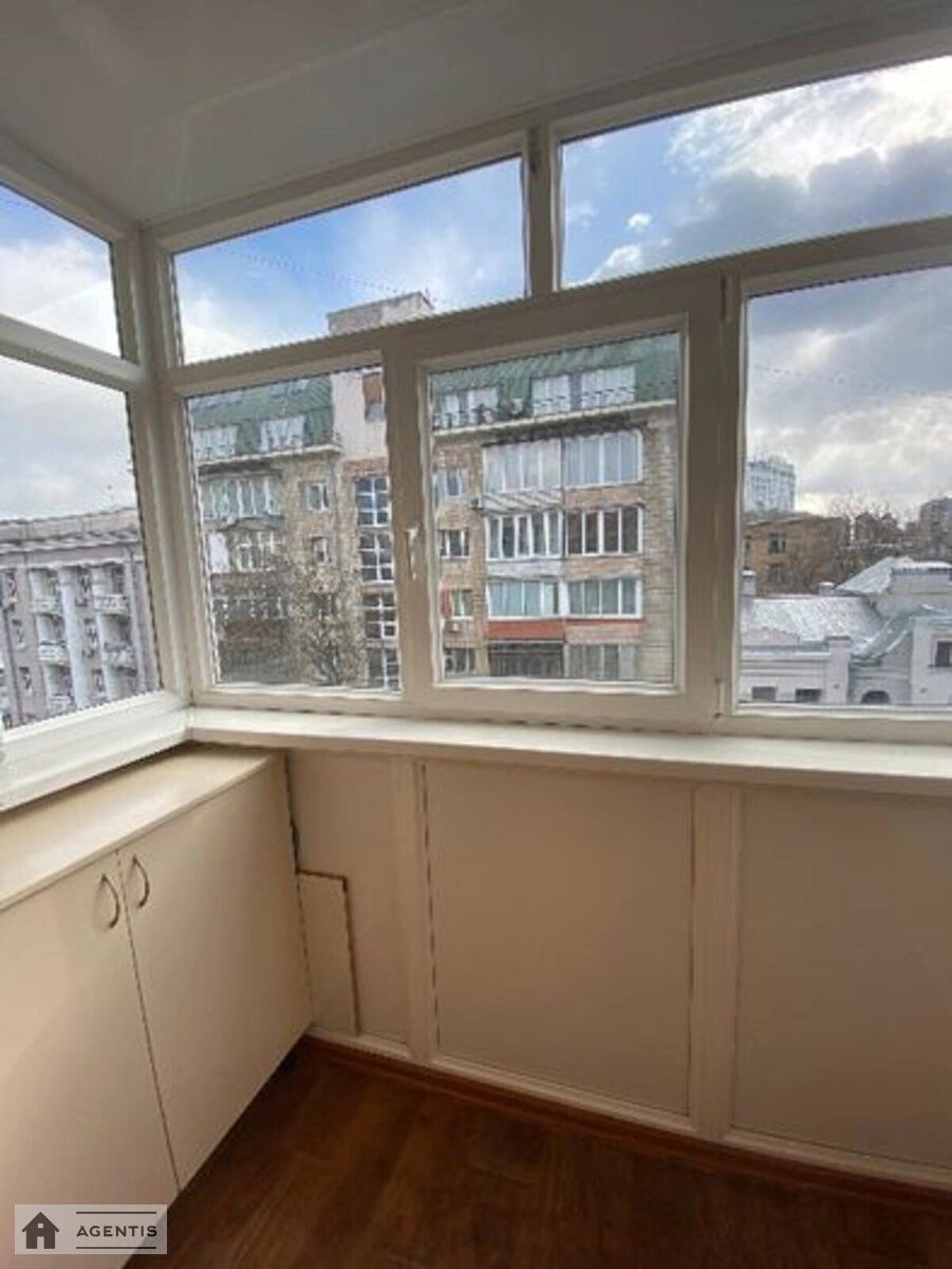 Сдам квартиру 2 комнаты, 54 m², 5 эт./5 этажей. 20, Панаса Мирного вул., Киев. 