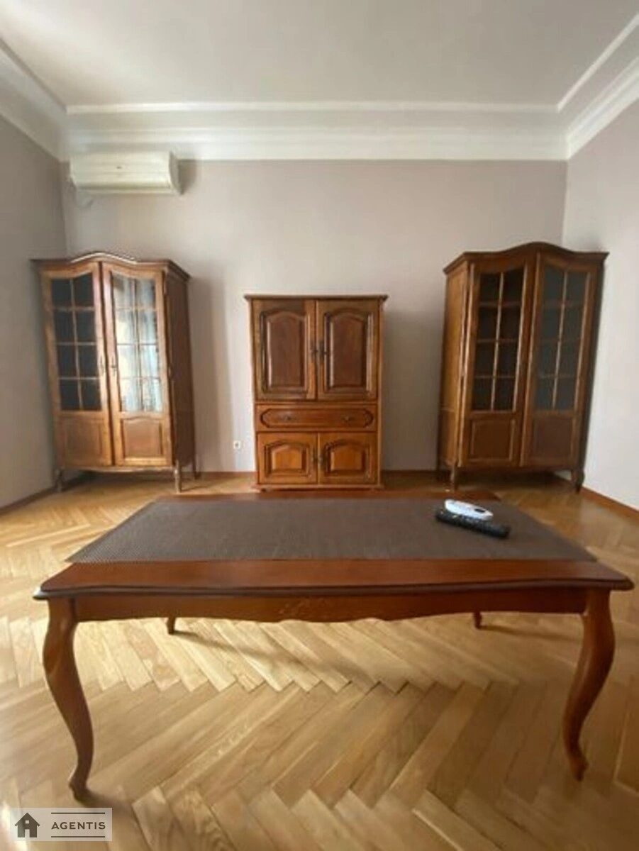 Сдам квартиру 2 комнаты, 54 m², 5 эт./5 этажей. 20, Панаса Мирного вул., Киев. 