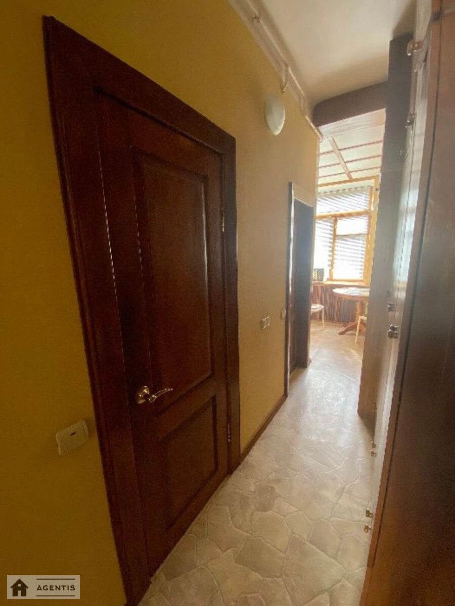 Сдам квартиру 2 комнаты, 54 m², 5 эт./5 этажей. 20, Панаса Мирного вул., Киев. 