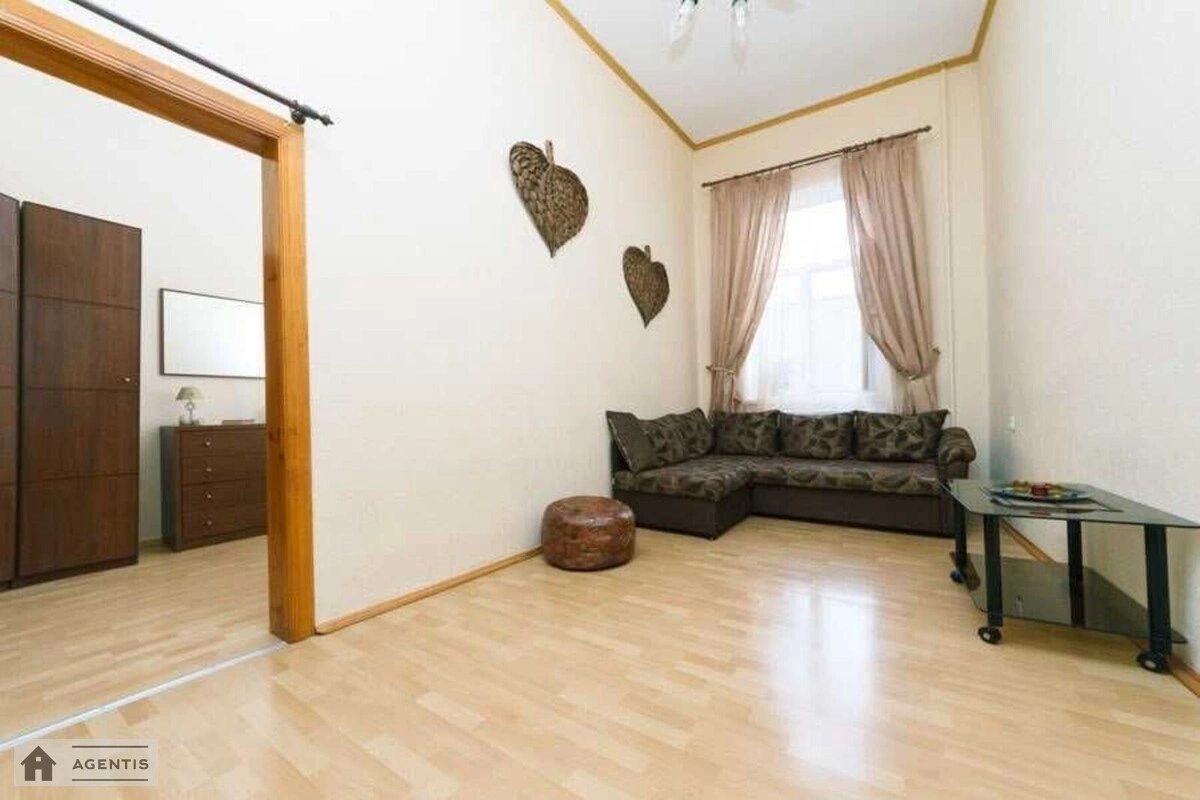 Здам квартиру 2 кімнати, 47 m², 2 пов./3 поверхи. 7, Рейтарська 7, Київ. 