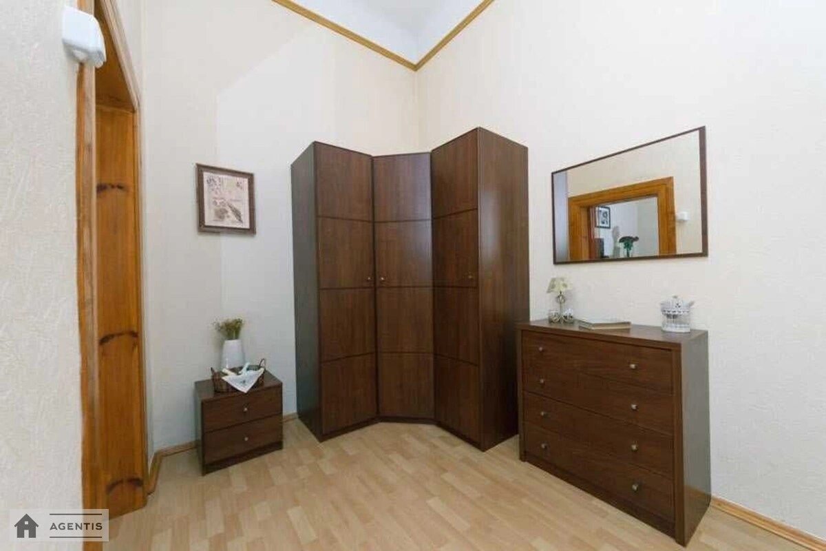 Здам квартиру 2 кімнати, 47 m², 2 пов./3 поверхи. 7, Рейтарська 7, Київ. 