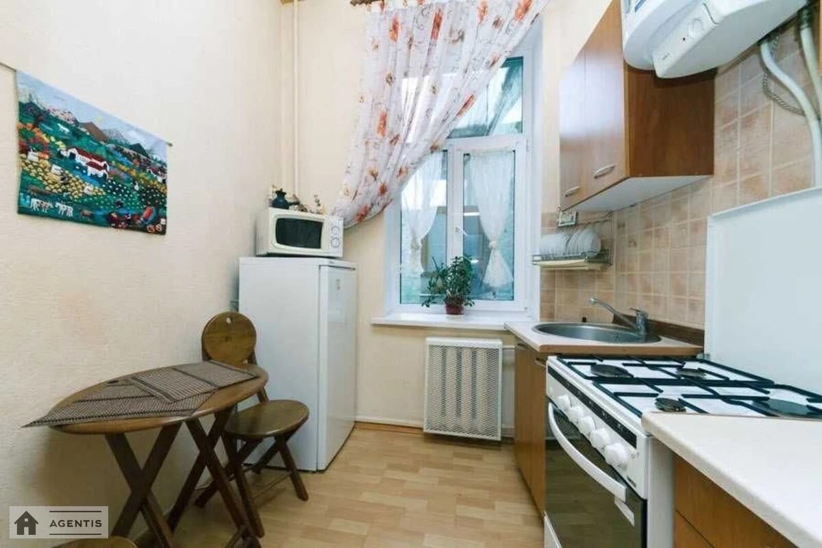 Здам квартиру 2 кімнати, 47 m², 2 пов./3 поверхи. 7, Рейтарська 7, Київ. 