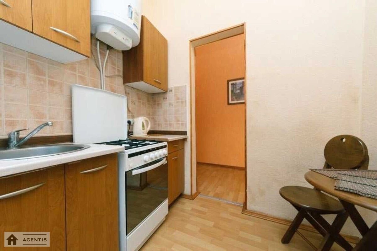 Здам квартиру 2 кімнати, 47 m², 2 пов./3 поверхи. 7, Рейтарська 7, Київ. 