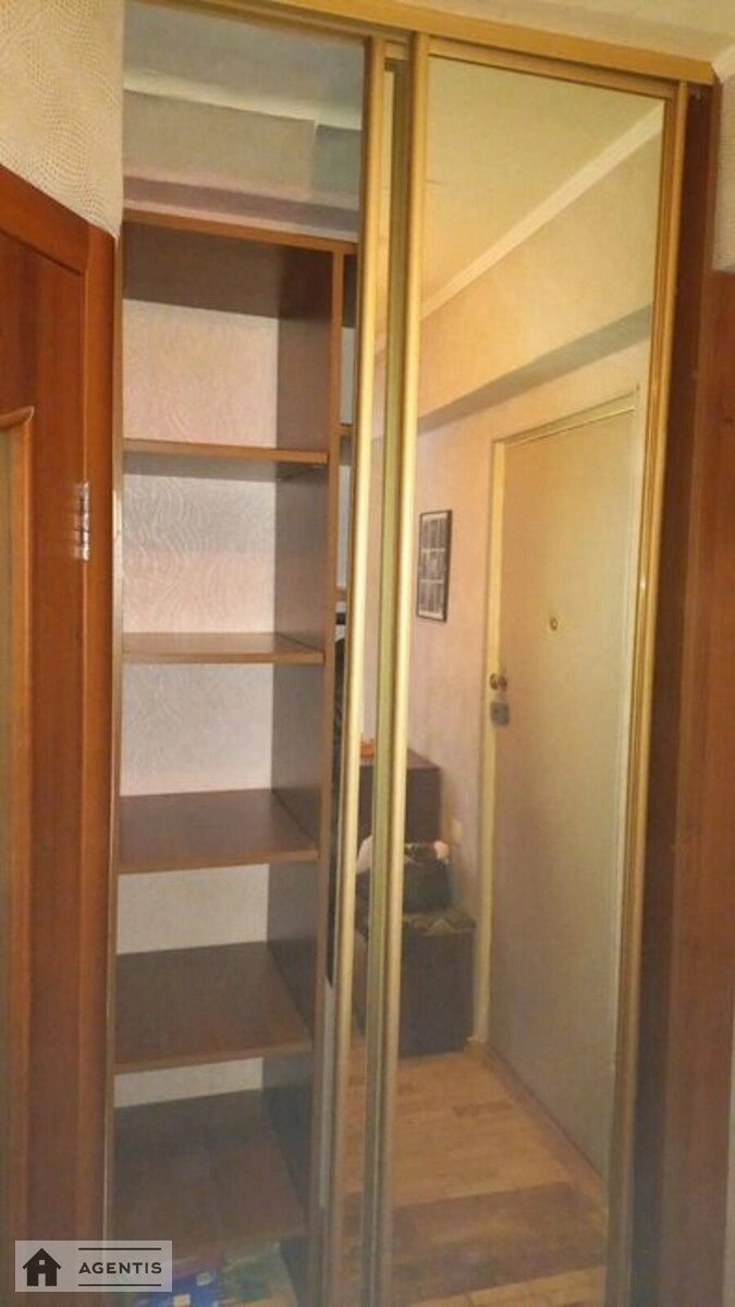 Apartment for rent 1 room, 30 m², 5th fl./5 floors. 10, Yanusha Korchaka vul. Baumana, Kyiv. 