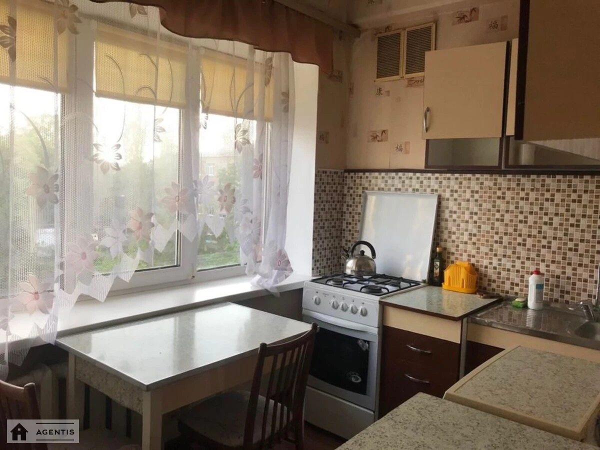 Apartment for rent 1 room, 30 m², 5th fl./5 floors. 10, Yanusha Korchaka vul. Baumana, Kyiv. 