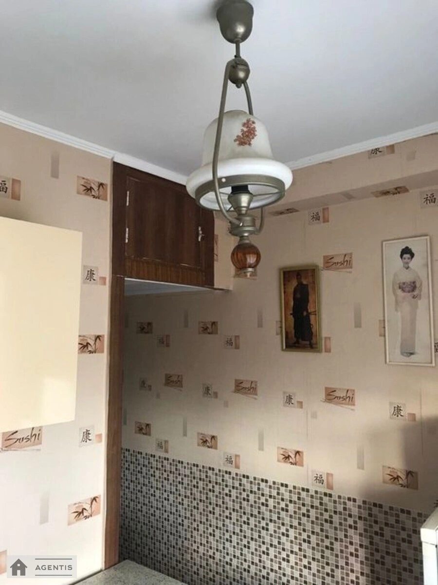 Здам квартиру 1 кімната, 30 m², 5 пов./5 поверхів. 10, Януша Корчака вул. (Баумана), Київ. 