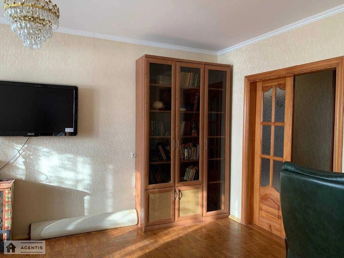 Сдам квартиру 3 комнаты, 68 m², 18 эт./18 этажей. 25, Академіка Єфремова вул. (Командарма Уборевича), Киев. 