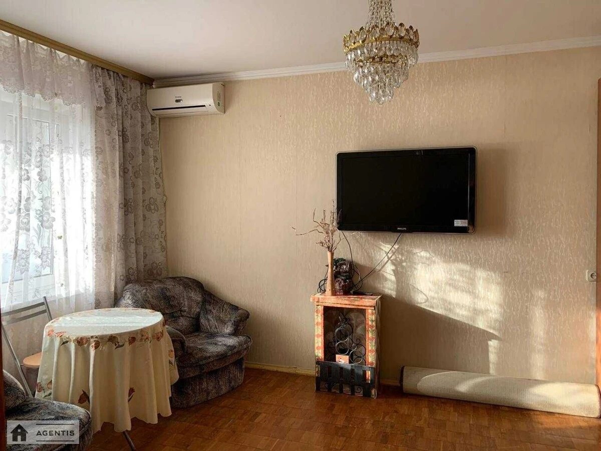 Сдам квартиру 3 комнаты, 68 m², 18 эт./18 этажей. 25, Академіка Єфремова вул. (Командарма Уборевича), Киев. 