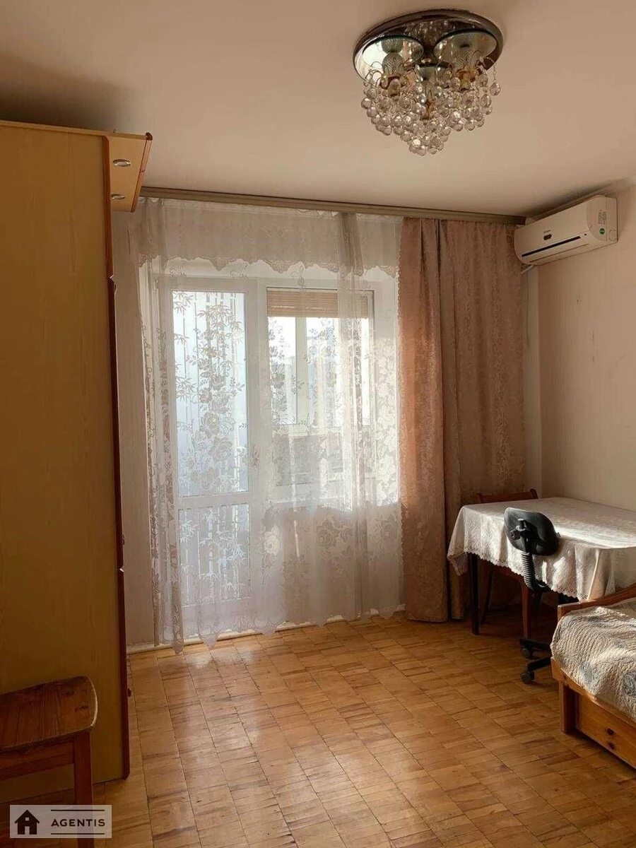 Сдам квартиру 3 комнаты, 68 m², 18 эт./18 этажей. 25, Академіка Єфремова вул. (Командарма Уборевича), Киев. 