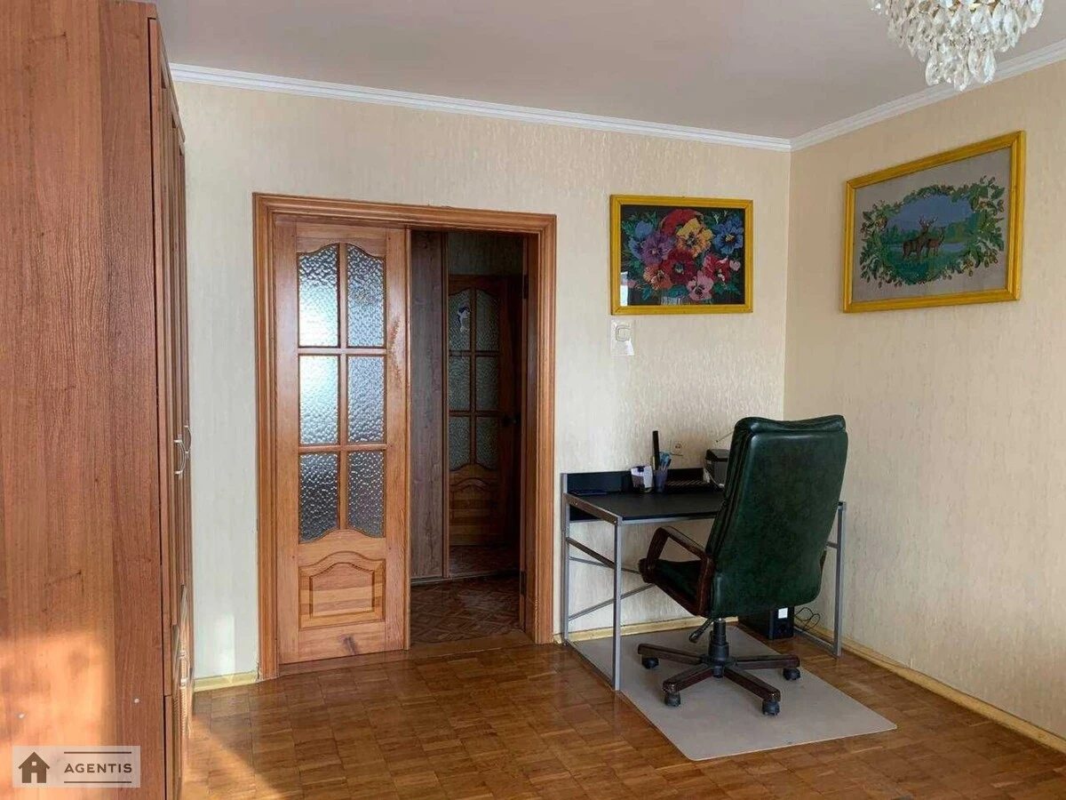 Сдам квартиру 3 комнаты, 68 m², 18 эт./18 этажей. 25, Академіка Єфремова вул. (Командарма Уборевича), Киев. 