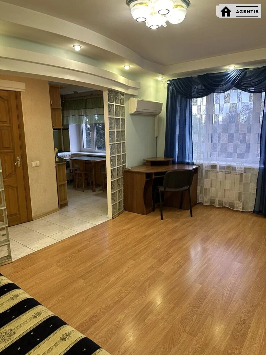 Apartment for rent 2 rooms, 43 m², 4th fl./9 floors. 70, Beresteyskyy prosp. Peremohy, Kyiv. 