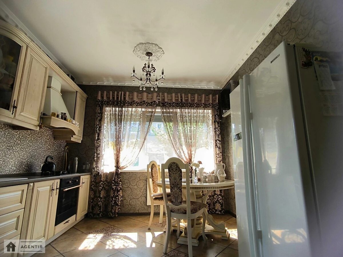 Apartment for rent 2 rooms, 95 m², 1st fl./2 floors. Dniprovskyy rayon, Kyiv. 