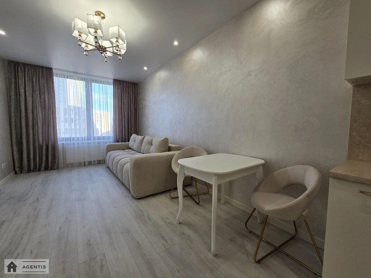 Apartment for rent 1 room, 42 m², 4th fl./14 floors. Beresteyskyy prosp. Peremohy, Kyiv. 