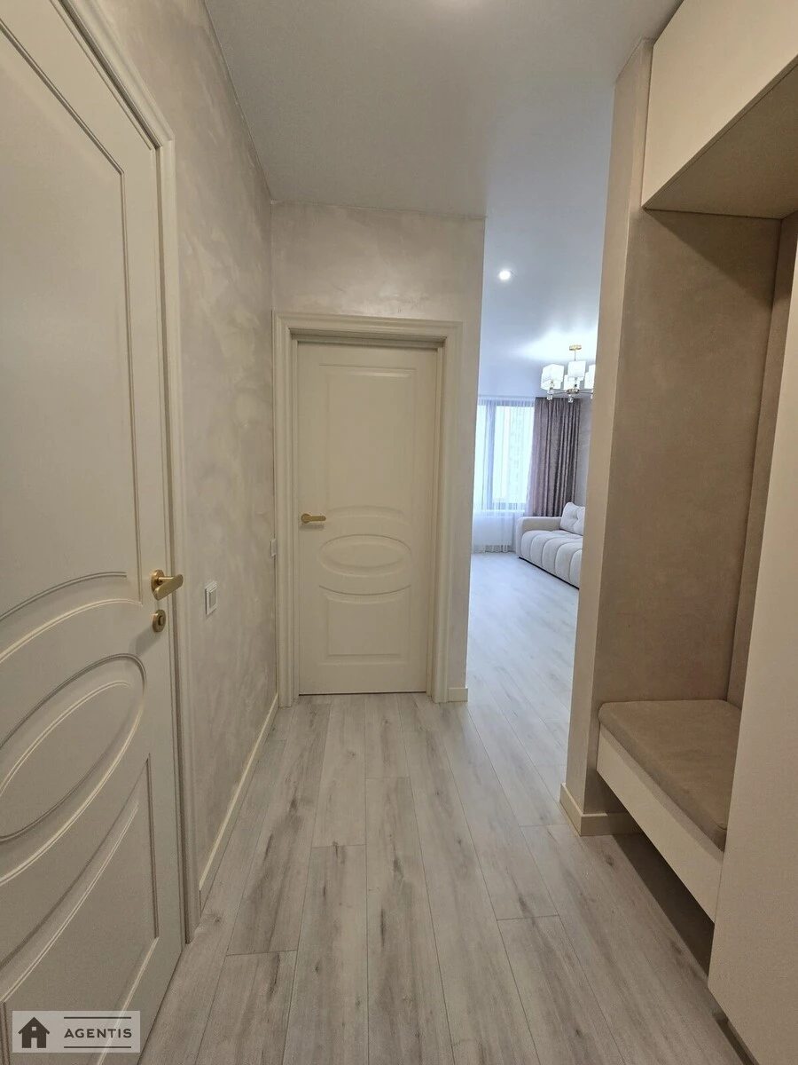 Apartment for rent 1 room, 42 m², 4th fl./14 floors. Beresteyskyy prosp. Peremohy, Kyiv. 