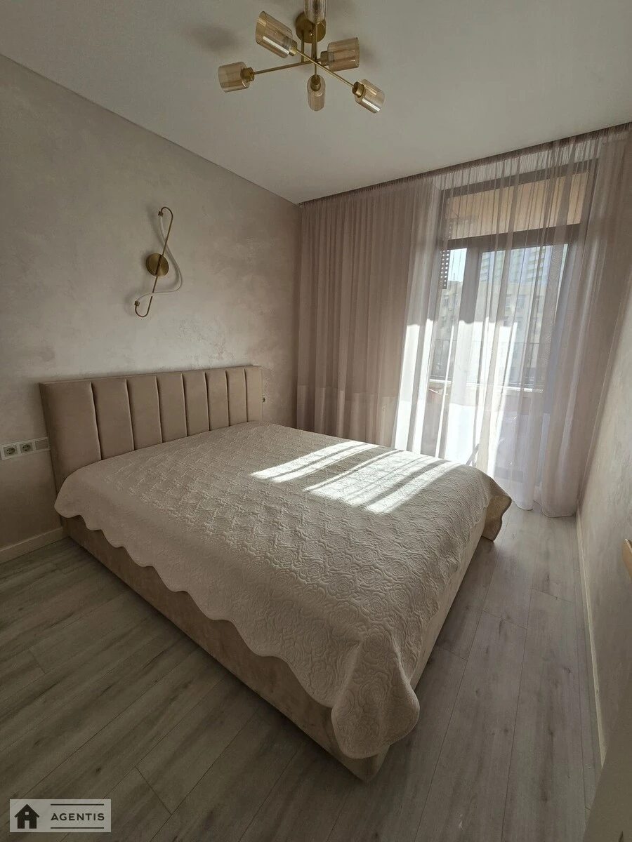 Apartment for rent 1 room, 42 m², 4th fl./14 floors. Beresteyskyy prosp. Peremohy, Kyiv. 