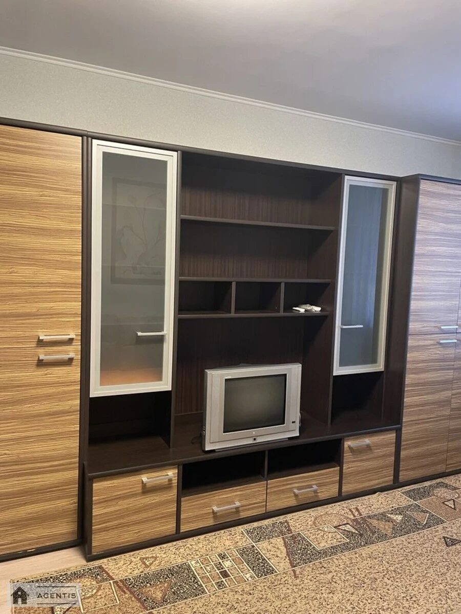 Сдам квартиру 1 комната, 37 m², 2 эт./24 этажа. 66, Генерала Наумова вул., Киев. 