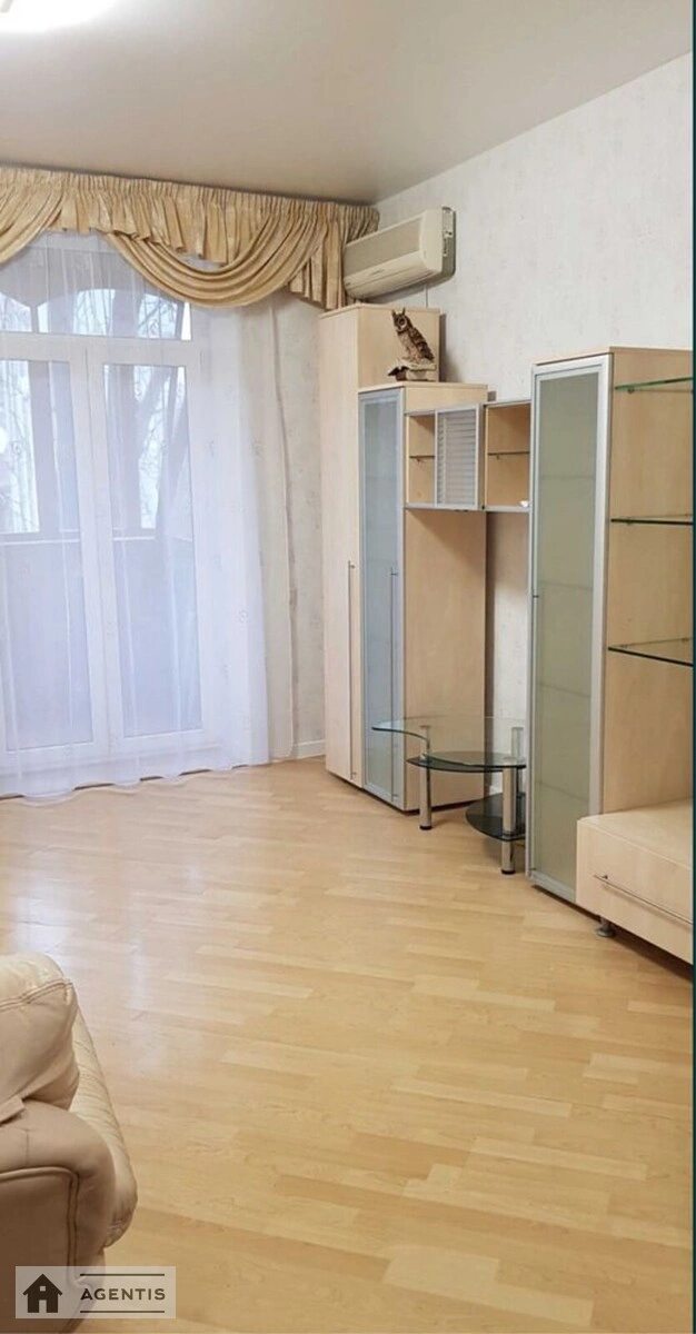 Apartment for rent 3 rooms, 80 m², 3rd fl./5 floors. 13, Observatorna 13, Kyiv. 