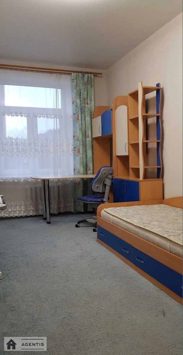 Сдам квартиру 3 комнаты, 80 m², 3 эт./5 этажей. 13, Обсерваторная 13, Киев. 