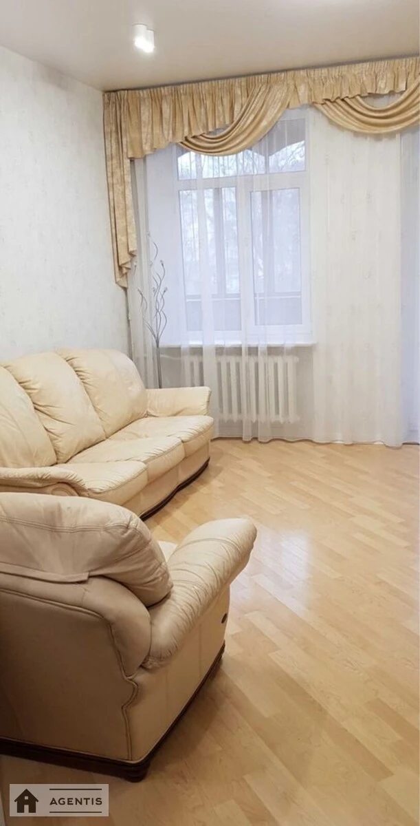 Apartment for rent 3 rooms, 80 m², 3rd fl./5 floors. 13, Observatorna 13, Kyiv. 