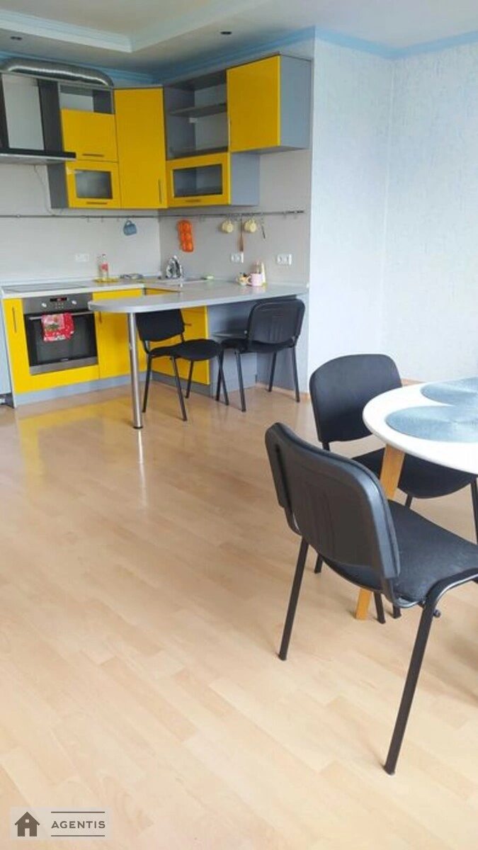 Apartment for rent 2 rooms, 60 m², 10th fl./16 floors. Solomyanskyy rayon, Kyiv. 