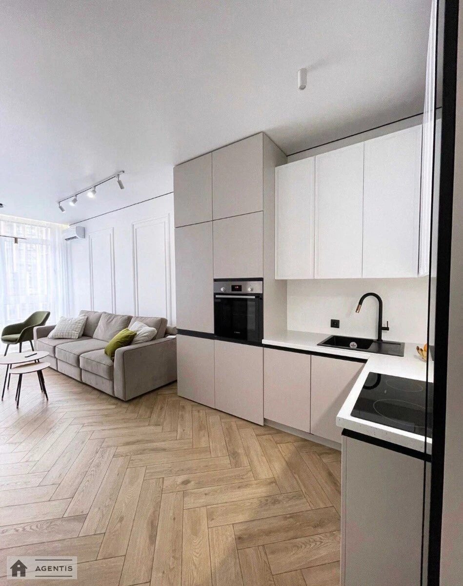 Сдам квартиру 3 комнаты, 90 m², 6 эт./24 этажа. 42, Предславинская 42, Киев. 