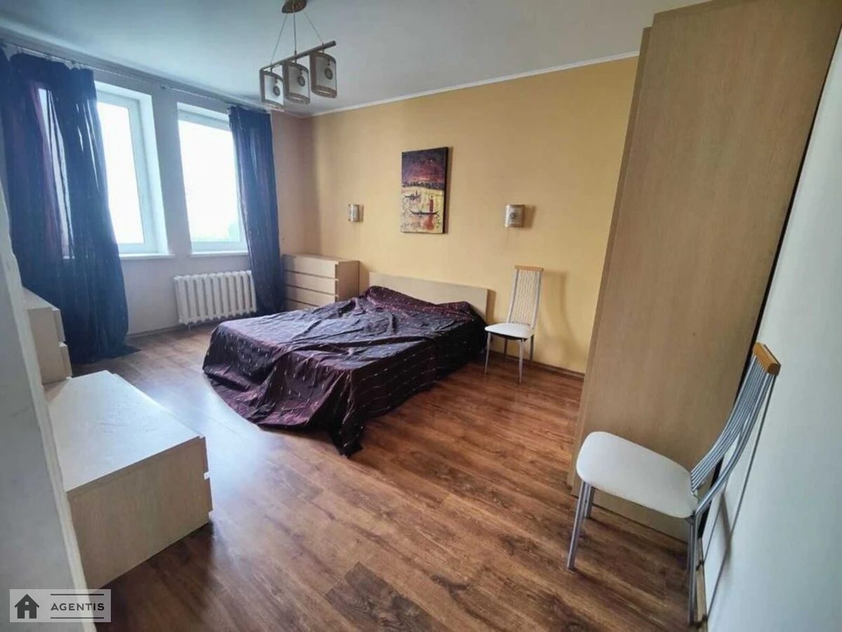 Сдам квартиру 2 комнаты, 74 m², 7 эт./25 этажей. 3, Олени Пчілки вул., Киев. 